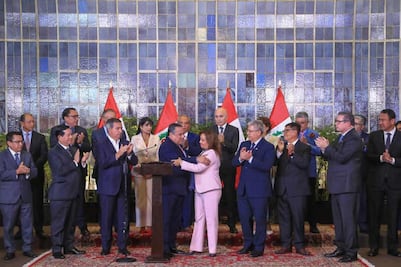 Renuncia primer ministro de Perú un día antes de someterse a censura en el Congreso; asegura no cometió actos de corrupción