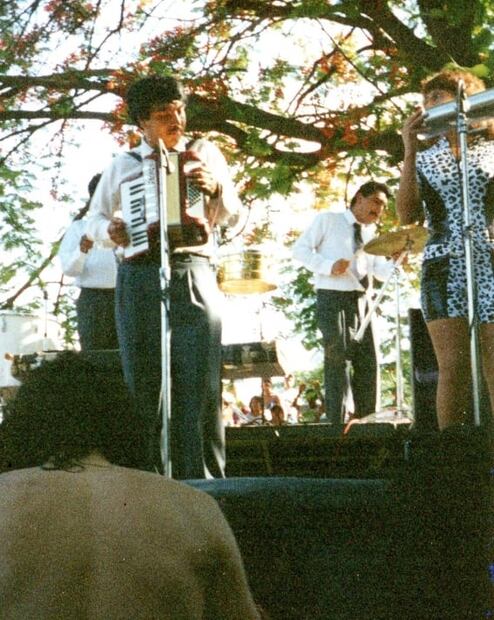 Cuando los Ángeles Azules tocaban en fiestas de XV años