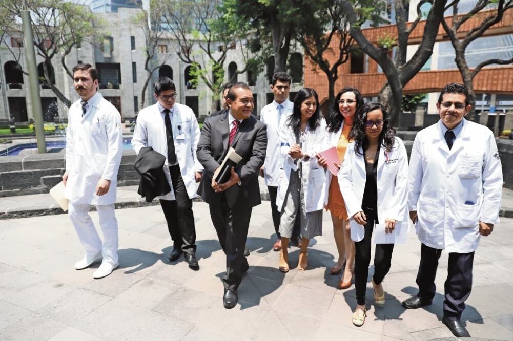 Los médicos residentes que se mantienen en asamblea aclararon que en todos los hospitales de consulta externa hay atención de urgencias. / BERENICE FREGOSO. EL UNIVERSAL