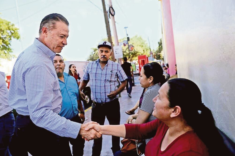 El gobernador Quirino Ordaz recorrió las instalaciones del Hospital Pediát r ico que, dijo, tiene un déficit de 85 mdp, por lo que ha entrado en proceso de rescate.