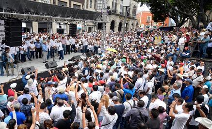 Alumnos de Derecho de la UAEM marchan contra rector