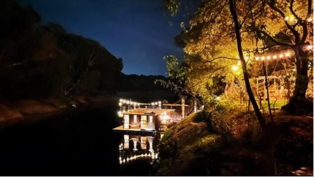 Quédate en Meraki, la cabaña flotante en un lago de Puebla