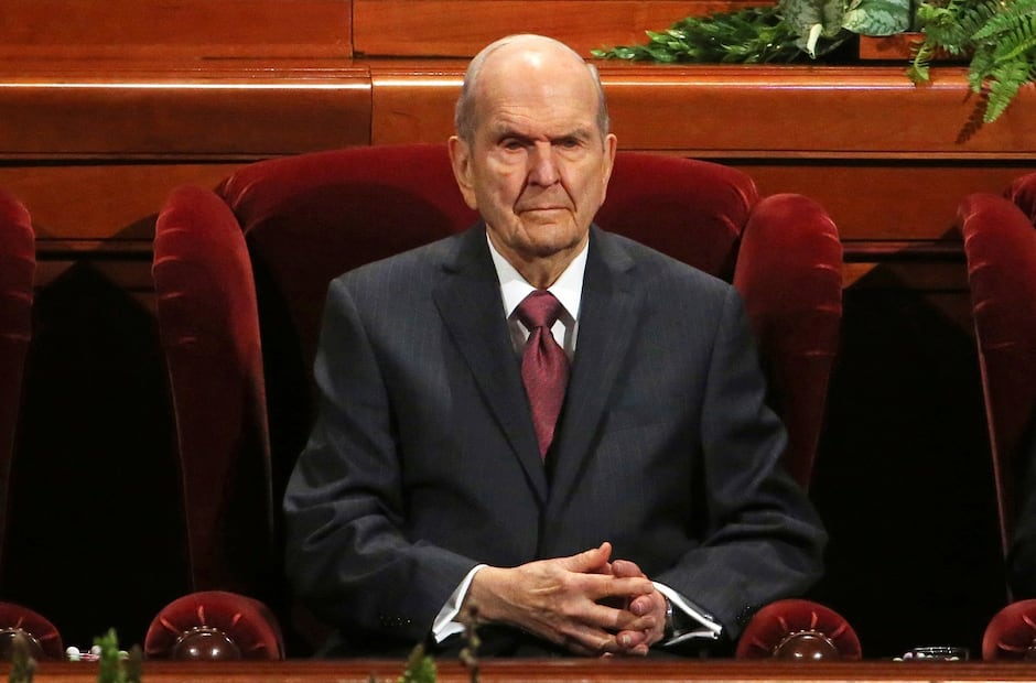 El presidente de la Iglesia, Russell M. Nelson, observa durante la conferencia de La Iglesia de Jesucristo de los Santos de los Últimos Días el 6 de abril de 2019, en Salt Lake City. Foto: AP