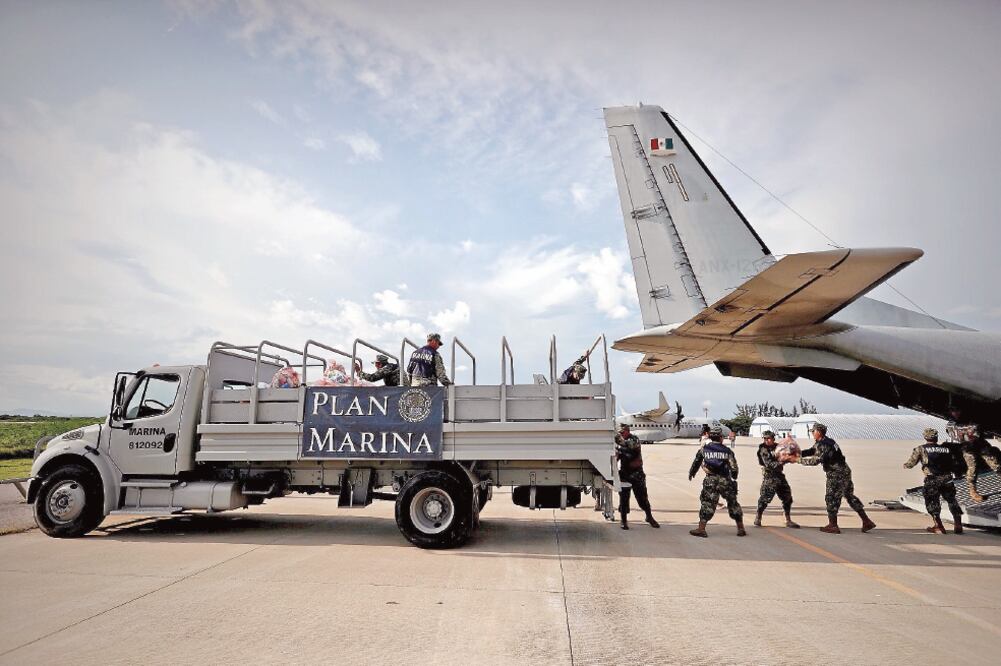 La Semar recomendó a la población atender las medidas que la Armada de México, Protección Civil y autoridades locales les indiquen y pusieron números telefónicos a disposición para atender llamadas de auxilio. (YADIN XOLALPA. EL UNIVERSAL)