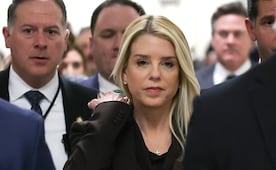 Falso que Pam Bondi dijera que procesar a implicados en caso Epstein colapsaría el sistema; redes difunden información falsa