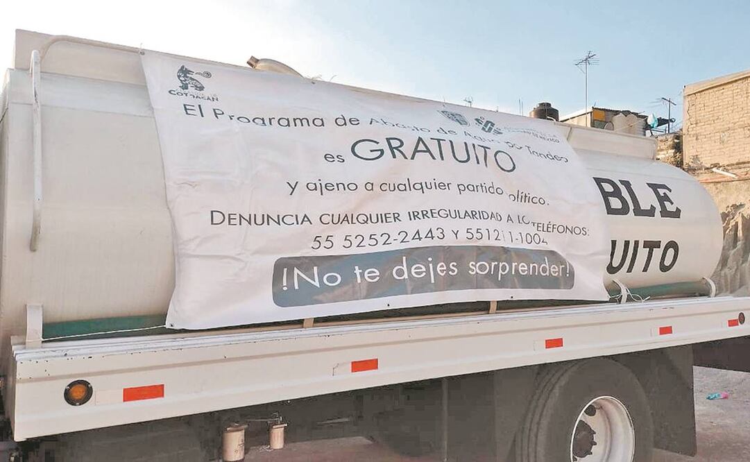 El alcalde de Coyoacán precisó que las pipas de agua traen lonas en las que especifican que el servicio es gratuito y aseguró que de ninguna manera puede ser utilizado con fines electorales. Foto: Especial.