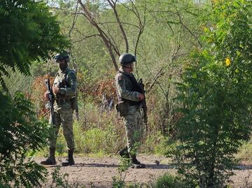 Hallan fosa clandestina con dos cuerpos en Culiacán; autoridades amplían búsqueda en la zona