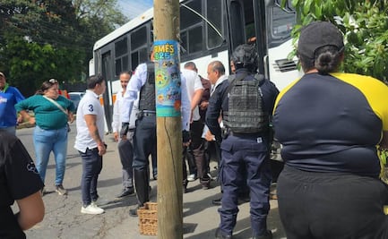 Choca microbús de pasajeros contra pizzería y deja más de 20 heridos en Cuernavaca