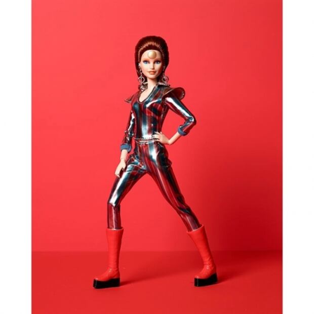 Barbie lanza una muñeca en honor a David Bowie