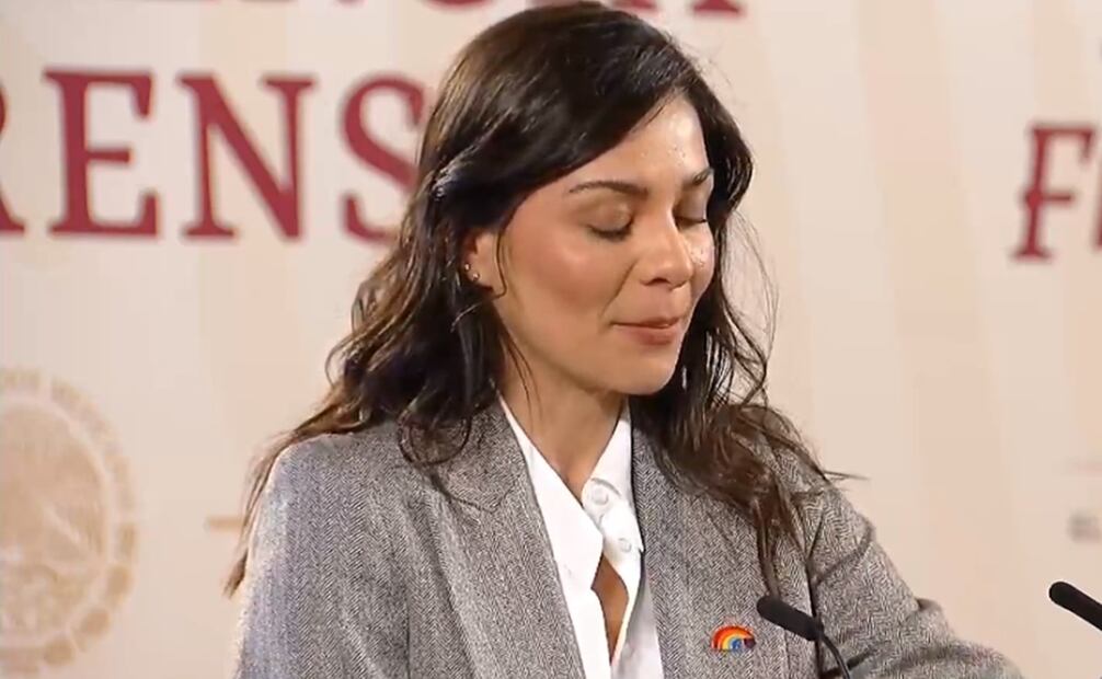 Elizabeth García Vilchis tiene gesto con poblaciones LGBT+ en la mañanera. Foto: Captura de pantalla