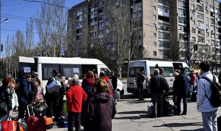 Evacuación de civiles en Kramatorsk, Ucrania, continúa tras mortal bombardeo