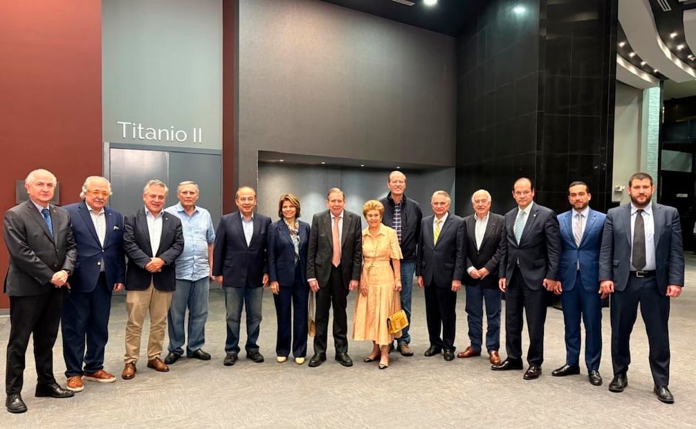 González Urrutia se reunió en Panamá con un grupo de expresidentes latinoamericanos que reiteraron el acompañamiento en "su tránsito para juramentarse y asumir el mandato constitucional para el cual fue electo" en Venezuela. Foto: EFE