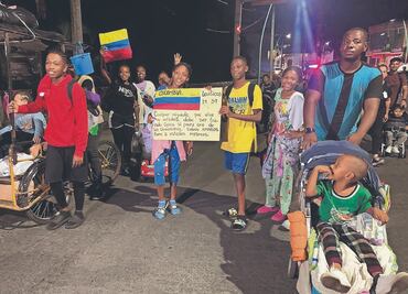 Salen de Tapachula 2 mil personas en caravana