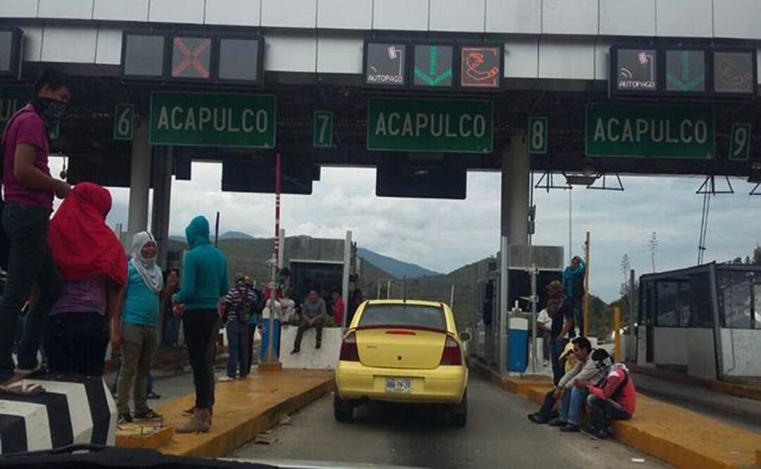 Los inconformes dejaron libre el paso a los automovilistas. Foto: Cristopher Rogel Blanquet/ EL UNIVERSAL