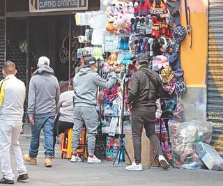 No cesan comerciantes en vía pública