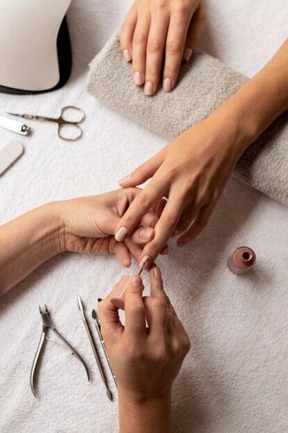 Tendencias de uñas para 2024. Fuente: Freepik.