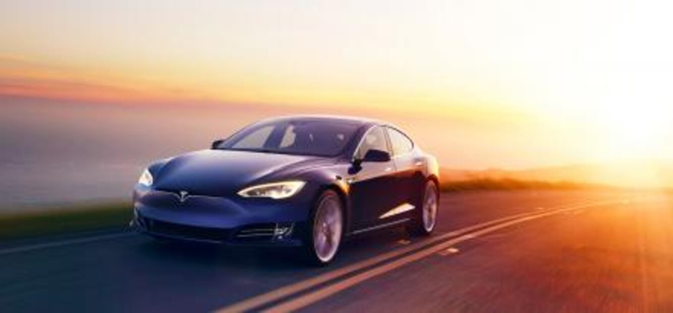 "Compren un Tesla Modelo S mientras estén disponibles": Bob Lutz