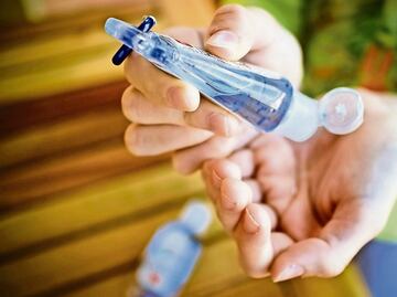 Gel antibacterial, aprobado por la OMS para el Covid, también desactiva la viruela del mono