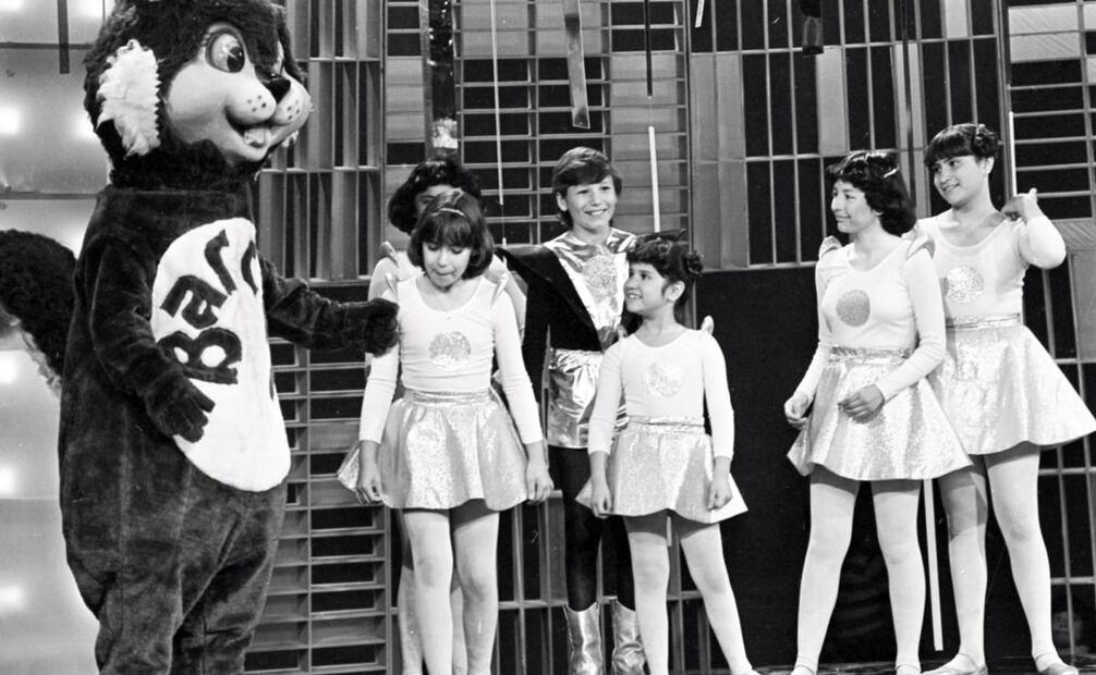 Concursantes de 1982 con la entonces mascota patrocinadora. Como apoyo a cada interpretación, los pequeños portaron un vestuario diseñado por ellos mismos y hasta una coreografía armada por sus propios amiguitos. Foto: Archivo EL UNIVERSAL.