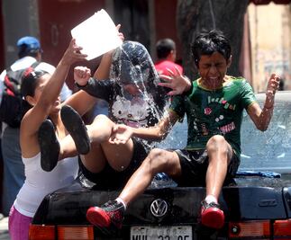 Detienen a 45 personas por desperdiciar agua el Sábado de Gloria