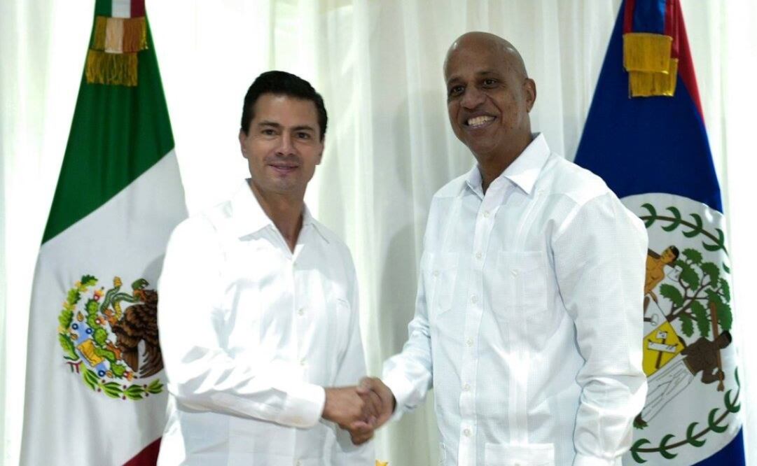El presidente Enrique Peña Nieto y el Primer Ministro de Belice, Dean Barrow, conversaron sobre los principales temas de la agenda bilateral y regional. Tomada de @PresidenciaMX