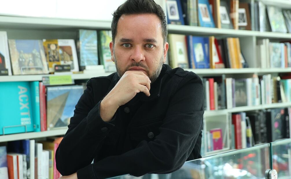 Christian Peña , autor de libro de poesía "Quirón", que ganó el premio Xavier Villaurrutia en el centro Cultural Elena Garro. Foto: Fernanda Rojas/ EL UNIVERSAL.