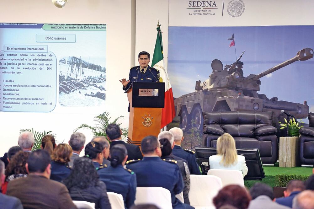 Regreso a los cuarteles depende del Congreso, afirmaTomás Zerón de Lucio durante seminario (BERENICE FREGOSO. EL UNIVERSAL)