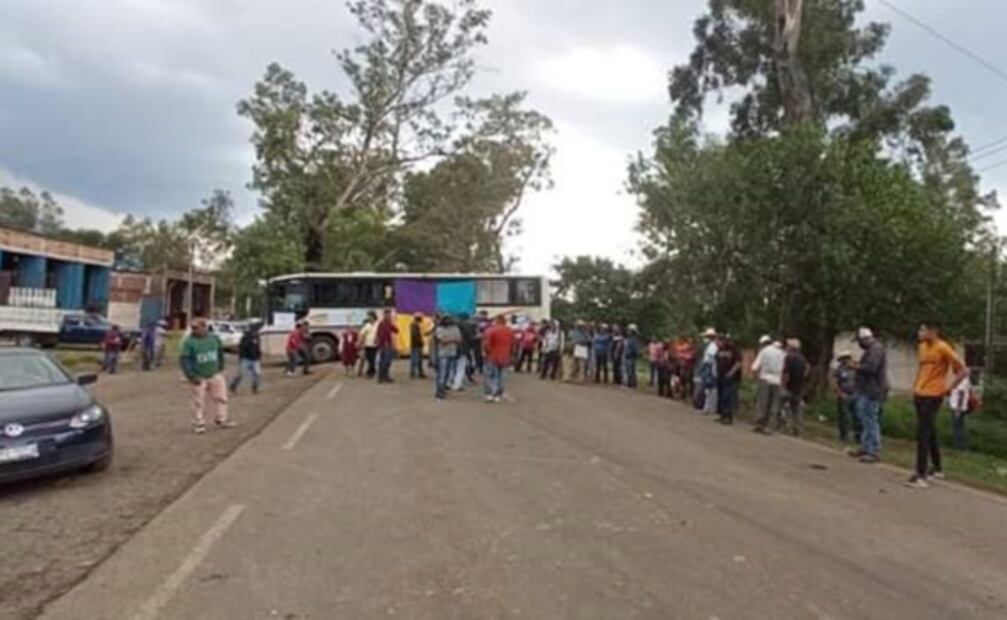 Comunidades de Michoacán bloquean carreteras en el "Día Internacional de los Pueblos Indígenas"