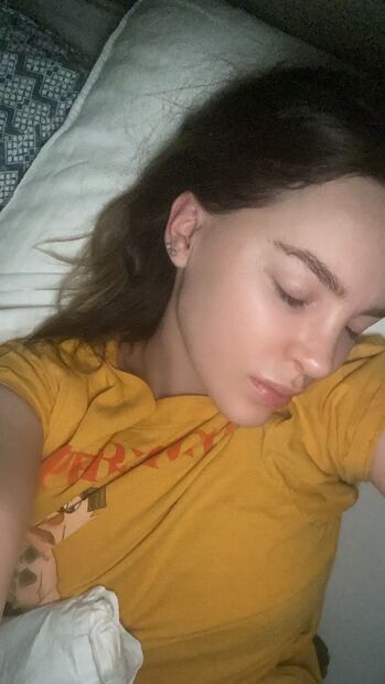 El cómodo look de Belinda para dormir que inquietó a sus fans