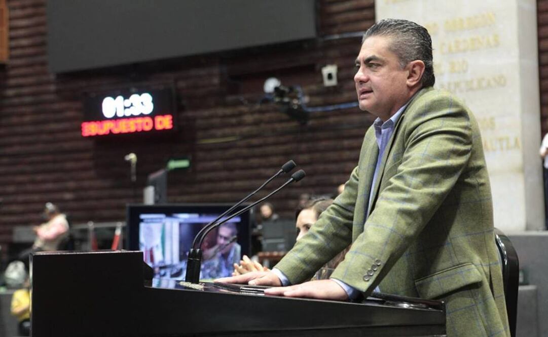 Diputado Luis Espinosa Cházaro, coordinador de la bancada del PRD. Foto: Especial.