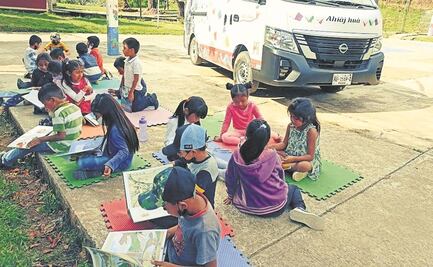 Ofrece biblioteca móvil libros en triqui
