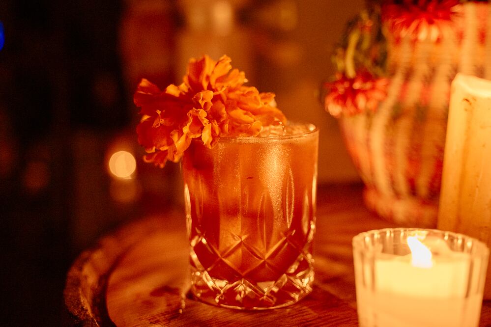 Una manera púnica de integrar la flor de cempasúchil en la coctelería.