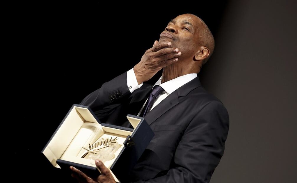 El actor estadounidense Denzel Washington reacciona tras recibir la Palma de Oro Honorífica antes de la proyección de la película "Highest 2 Lowest" en la 78.ª edición del Festival de Cine de Cannes.
Foto: Valery Hache, Pool vía AP.