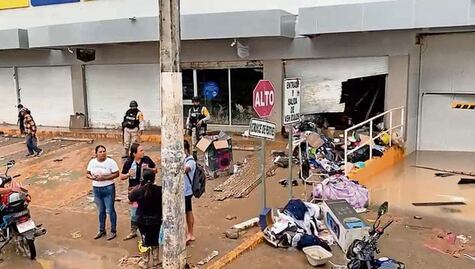 Rapiña e inundaciones dejan a habitantes de Veracruz sin comida; "Quería aceites y sopas, no alcancé nada"