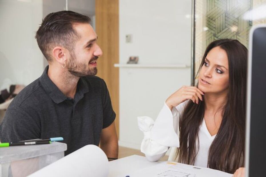 La importancia de las conversaciones incómodas en una relación de pareja. Fuente: Freepik.