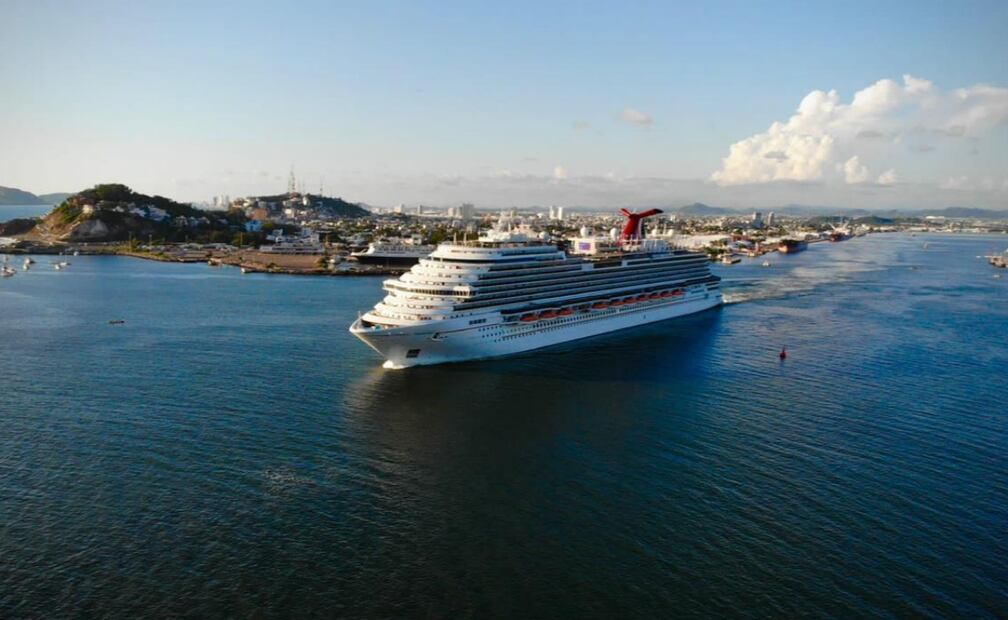 Crucero arribando a Mazatlán. Foto: Especial
