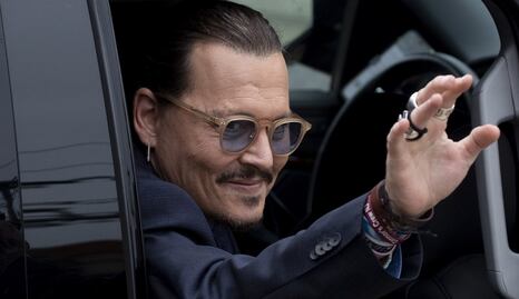 Johnny Depp reaparece en la vida pública como invitado sorpresa en el concierto de Jeff Beck