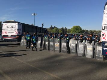 Instalan fuerte dispositivo de seguridad para el Pumas-América