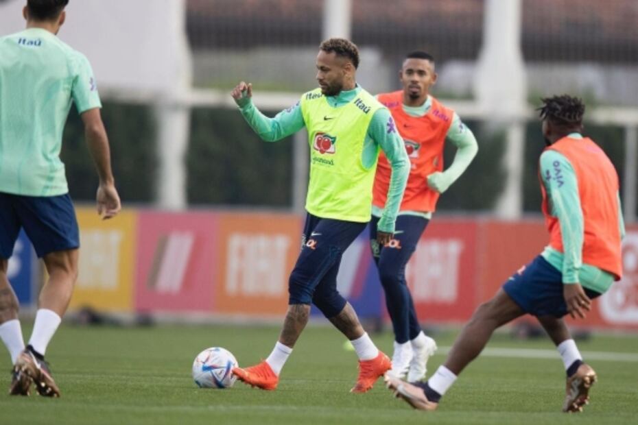 Este es el video de Neymar dominando un balón lanzado a 35 metros de distancia que es furor en redes 