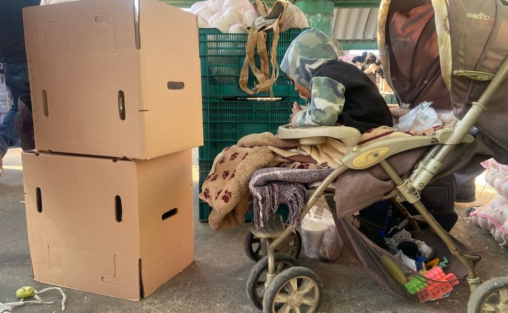 Madres llevan a sus hijos a trabajar en la Central de Abastos; autoridades buscan erradicar el trabajo infantil. Foto: Juan Carlos Williams