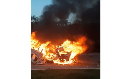 Choque entre taxi colectivo, auto y un tráiler en carretera Mérida-Campeche, deja 15 muertos