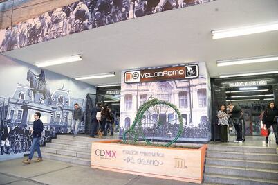 En L9 del Metro hacen homenaje al ciclismo