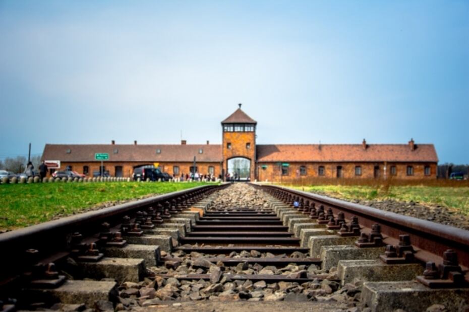 Museo de Auschwitz pide terminar con “actitud frívola” de los turistas