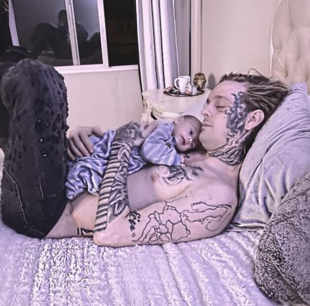 Aaron Carter, hermano de Nick de los BSB, estuvo en rehabilitación para recuperar la custodia de su hijo