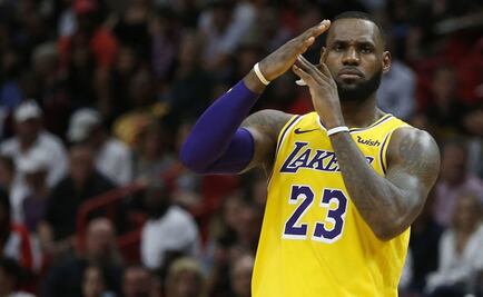 LeBron James amplía su contrato con los Lakers