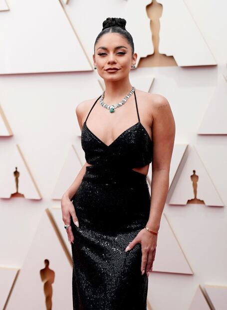 Vanessa Hudgens confirma que las uñas stiletto van a arrasar en primavera 