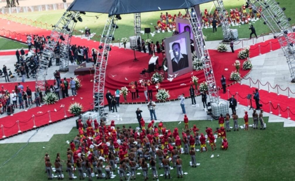 Carlos Villagrán especula que Florinda Meza mintió sobre la muerte de "Chespirito"