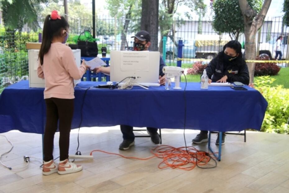 Pasa hasta 7 horas en parque con internet para que sus hijos hagan la tarea
