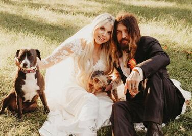 Esposa de Billy Ray Cyrus describe su matrimonio de 7 meses como "una prisión psicológica"