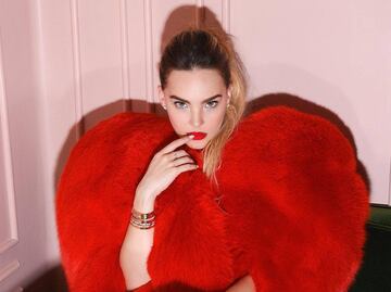 Belinda nos muestra que la manicura francesa está de vuelta